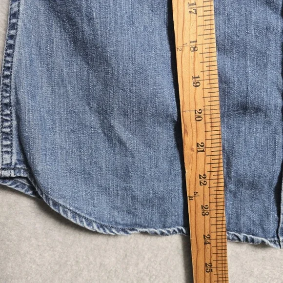 American Eagle Small Women Pearl Snap ButtonUp Blue Denim Jean Shirt Long Sleeve - Picture 8 of 8